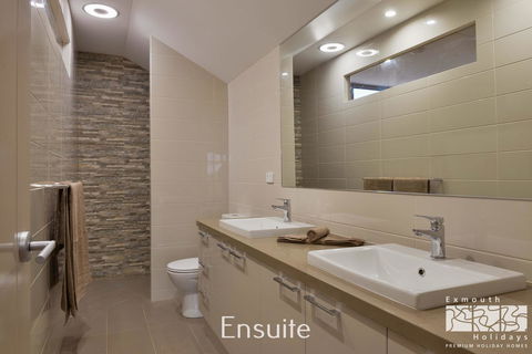 7 Kestrel Place - Gold Coast 4U 13