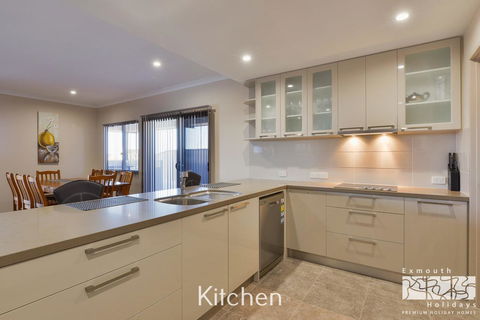 7 Kestrel Place - Gold Coast 4U 6