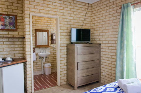 Baywatch Retreat Augusta - Accommodation Gold Coast 8