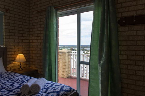 Baywatch Retreat Augusta - Accommodation Gold Coast 7