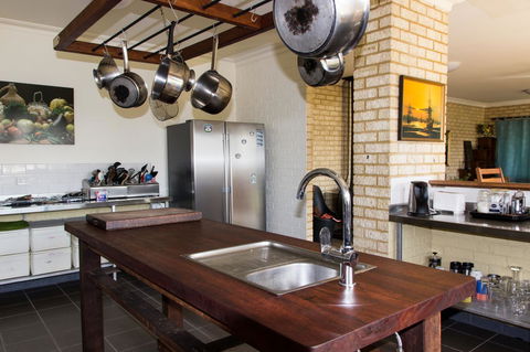 Baywatch Retreat Augusta - Accommodation Gold Coast 4