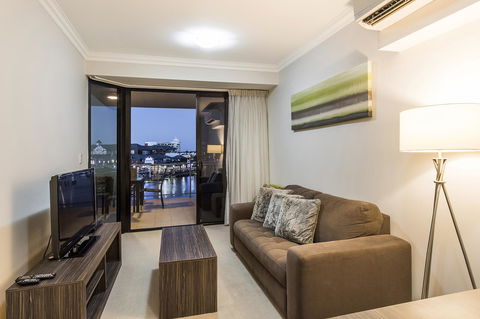 Dolphin Quay Apartments - Accommodation Gold Coast 20