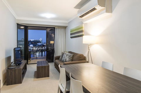 Dolphin Quay Apartments - Accommodation Gold Coast 19