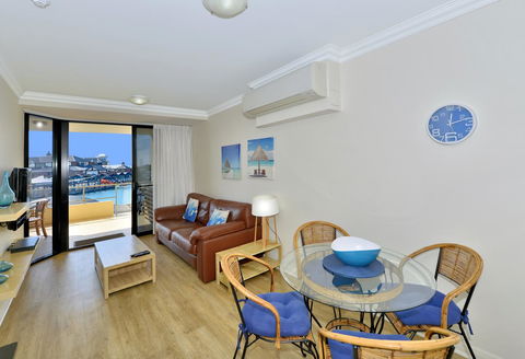 Dolphin Quay Apartments - Accommodation Gold Coast 12