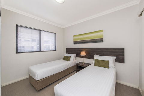 Dolphin Quay Apartments - Accommodation Gold Coast 39