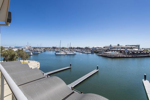 Dolphin Quay Apartments - Accommodation Gold Coast 16