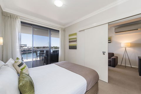 Dolphin Quay Apartments - Accommodation Gold Coast 28
