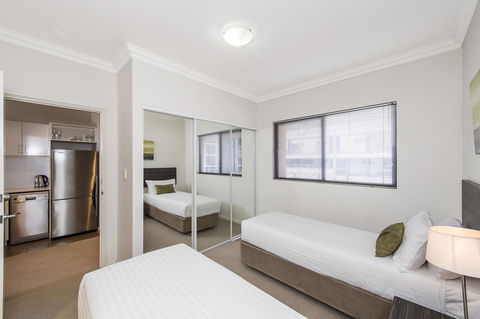 Dolphin Quay Apartments - Accommodation Gold Coast 43