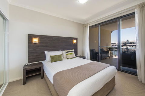 Dolphin Quay Apartments - Accommodation Gold Coast 30