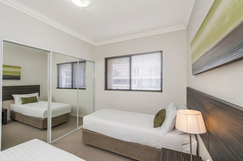 Dolphin Quay Apartments - Accommodation Gold Coast 41