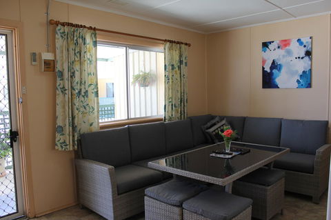 Jurien Beachfront Holiday Units - Gold Coast 4U 4