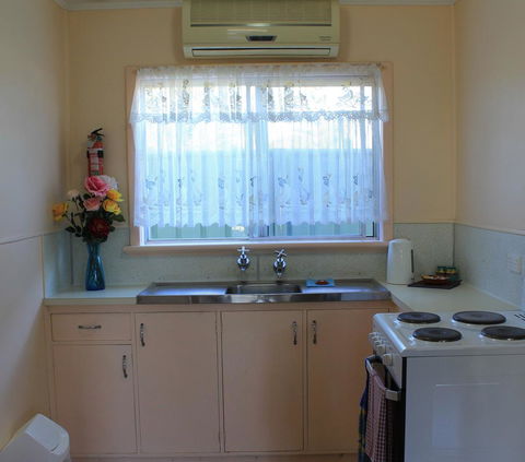 Jurien Beachfront Holiday Units - Gold Coast 4U 5
