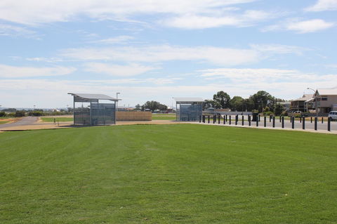 Jurien Beachfront Holiday Units - Gold Coast 4U 24