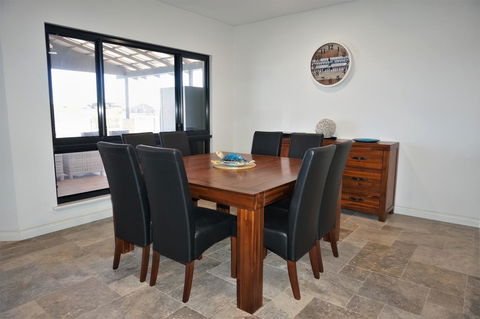 27 Corella Court - Gold Coast 4U 5