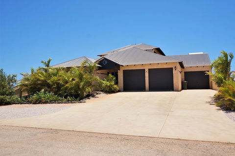 27 Corella Court - Gold Coast 4U 1
