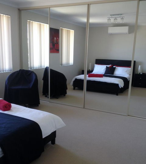 Aaratti House - Gold Coast 4U 6