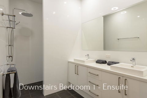 32 Corella Court - Gold Coast 4U 8