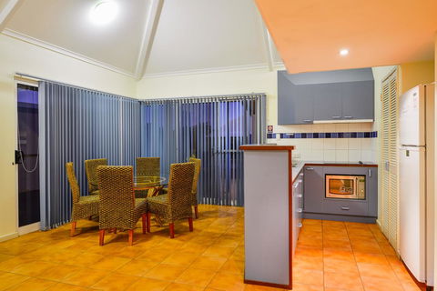 Osprey Holiday Village Unit 119 - Gold Coast 4U 4