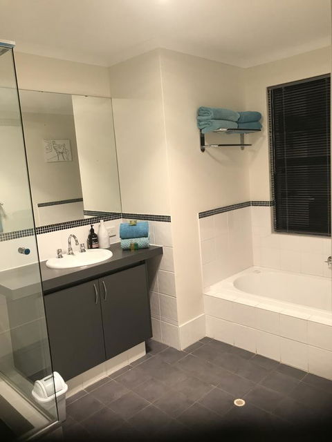 THE SANCTUARY LUXURY HOLIDAY HOME - Gold Coast 4U 6
