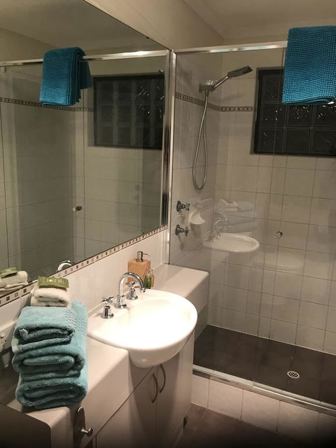THE SANCTUARY LUXURY HOLIDAY HOME - Gold Coast 4U 2