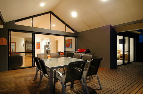 THE SANCTUARY LUXURY HOLIDAY HOME - Gold Coast 4U 25