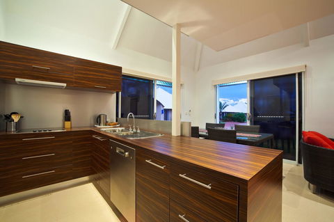 Osprey Holiday Village Unit 103 2 Bedroom - Gold Coast 4U 5