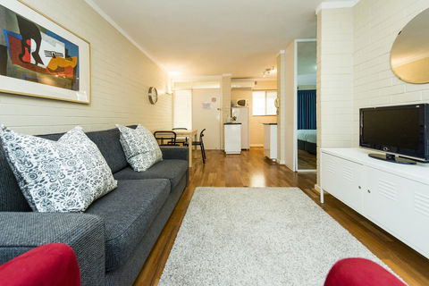 Rosalie 13 - Accommodation Gold Coast 7