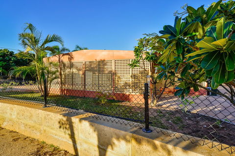 30 Kennedy Street - Gold Coast 4U 1