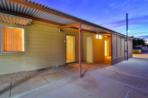 30 Kennedy Street - Gold Coast 4U 4