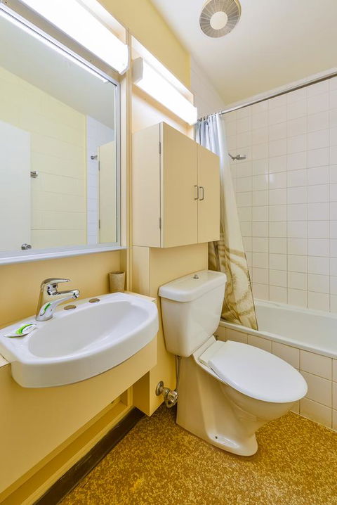 30 Kennedy Street - Gold Coast 4U 17