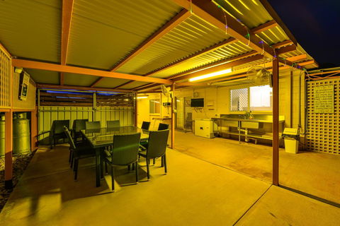 30 Kennedy Street - Gold Coast 4U 20