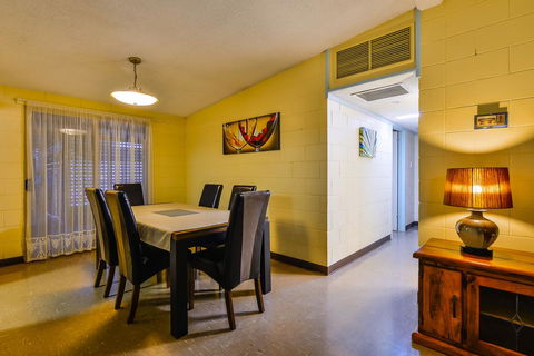 30 Kennedy Street - Gold Coast 4U 9