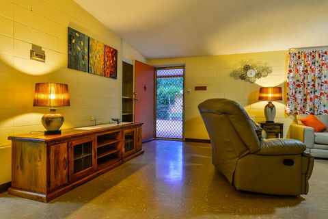 30 Kennedy Street - Gold Coast 4U 6