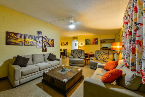 30 Kennedy Street - Gold Coast 4U 7