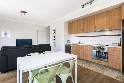 Hay WP - Accommodation Gold Coast 5