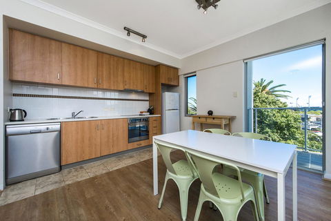 Hay WP - Accommodation Gold Coast 4