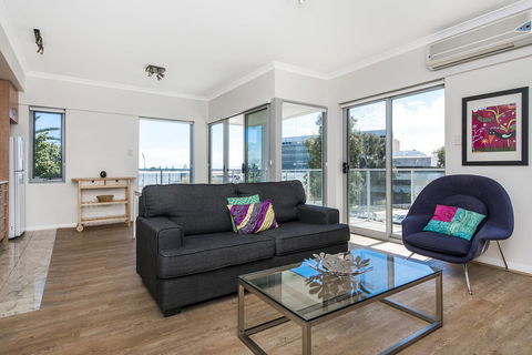 Hay WP - Accommodation Gold Coast 0