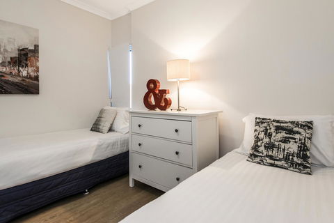 Hay WP - Accommodation Gold Coast 15