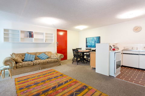 Retro Central Claremont Oasis - Accommodation Gold Coast 3