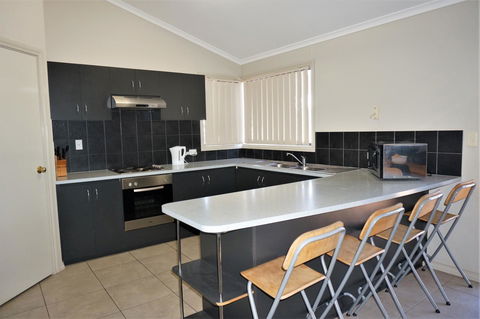 9 Krait Street - Perfect For Large Groups Or Families Alike - Gold Coast 4U 5