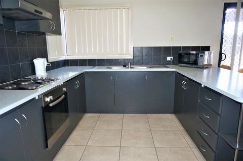 9 Krait Street - Perfect For Large Groups Or Families Alike - Gold Coast 4U 6