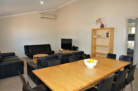 9 Krait Street - Perfect For Large Groups Or Families Alike - Gold Coast 4U 3