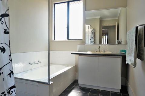 9 Krait Street - Perfect For Large Groups Or Families Alike - Gold Coast 4U 11