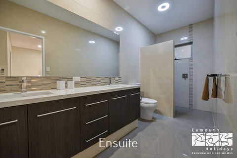 27 Kestrel Place - With Pool And Jetty - Gold Coast 4U 10