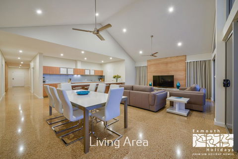 27 Kestrel Place - With Pool And Jetty - Gold Coast 4U 3