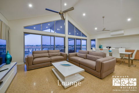 27 Kestrel Place - With Pool And Jetty - Gold Coast 4U 1
