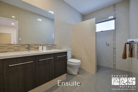 27 Kestrel Place - With Pool And Jetty - Gold Coast 4U 8