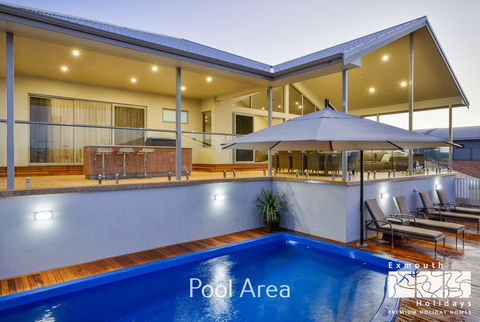 27 Kestrel Place - With Pool And Jetty - Gold Coast 4U 0