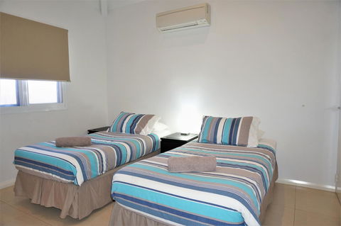 Osprey Holiday Village Unit 104 - Gold Coast 4U 8