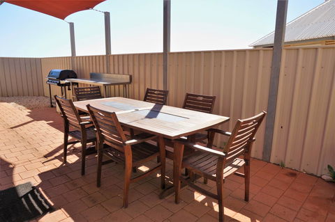 Osprey Holiday Village Unit 104 - Gold Coast 4U 22